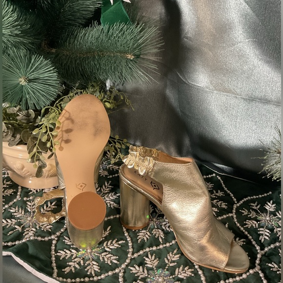 Gold foil block heel - Picture 2 of 2